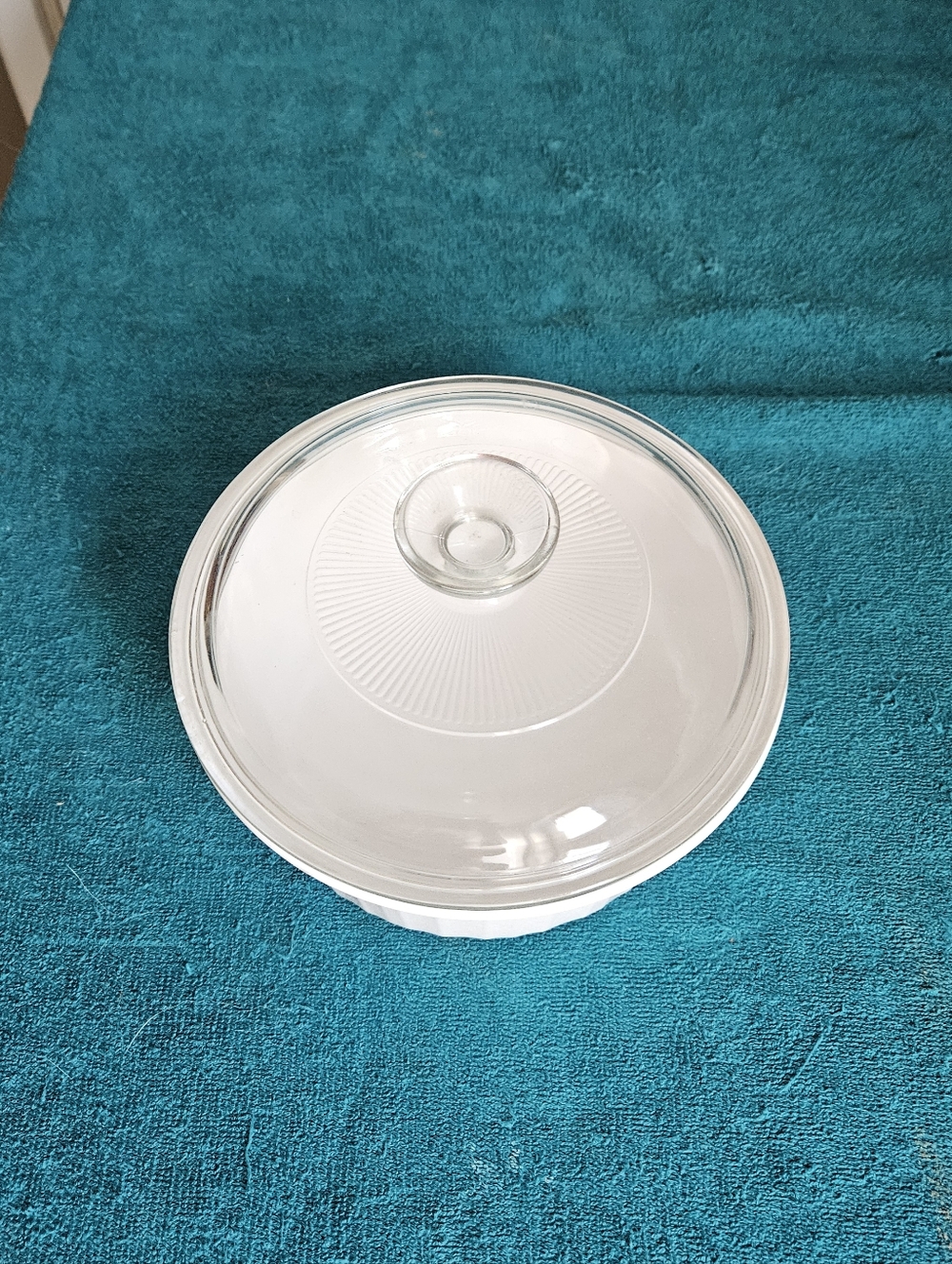 Corningware French White Ribbed Casserole with Clear Glass Lid 1.6 Liter - Picture 2 of 4